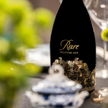 C'est le retour des dégustations de champagne aux Caves de Taillevent ! 🥂

Pour cette reprise, nous vous avons réservé une dégustation d'exception, avec la maison @rarechampagne_official ! Ce champagne conçu en quantité ultra-limitée doit son excellence au maestro et ancien chef de cave Régis Camus. C’est aujourd’hui Maud Rabin et Emilien Boutillat qui ont le devoir de continuer à faire briller Rare. 

Découvrez ces joyaux lors de notre dégustation, jeudi 12 septembre de 18h à 20h, aux Caves de Taillevent Faubourg Saint-Honoré ! 

Rendez-vous sur notre lien en bio pour vous inscrire ! 

#lescavesdetaillevent #taillevent #cave #caviste #caveparis #paris8 #rarechampagne #champagne #champagnelovers #degustation